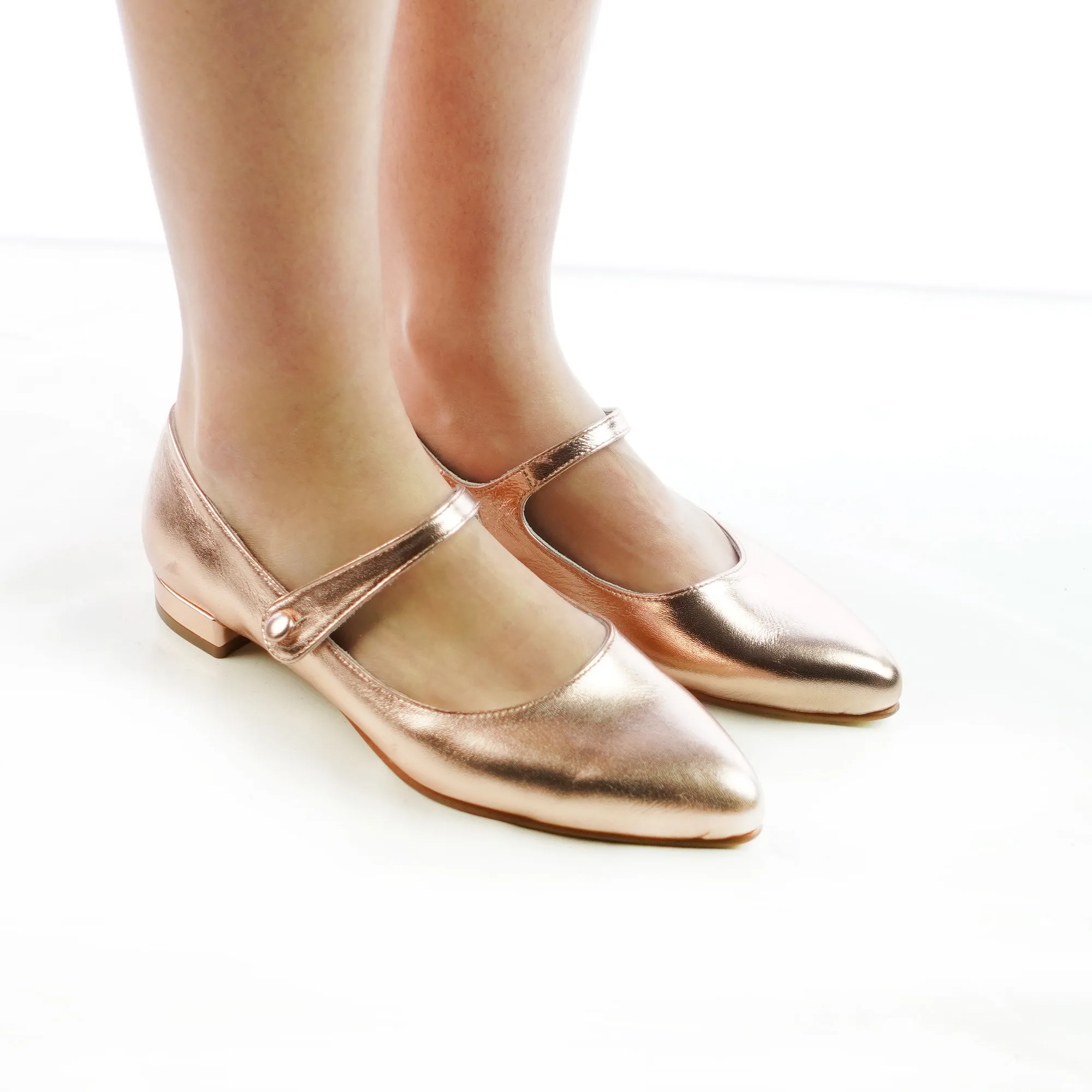 Ballerine artigianali a punta in vera pelle con fascetta colore laminato cipria